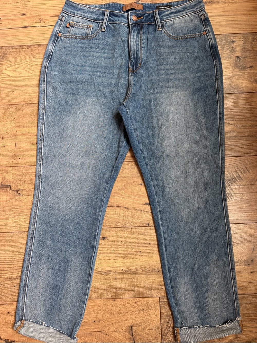 Like New Judy Blue Mid-Rise Magic Boyfriend Jeans 15/32 JB88818 medium wash